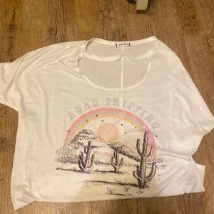 NWOT SIZE SMALL OVERSIZED ROAD TRIPPIN SHIRT